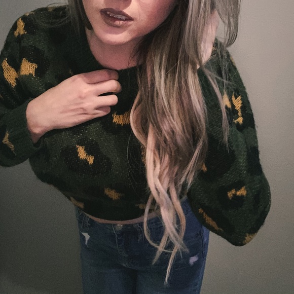 Green Leopard Pull Over Sweater - Picture 5 of 5